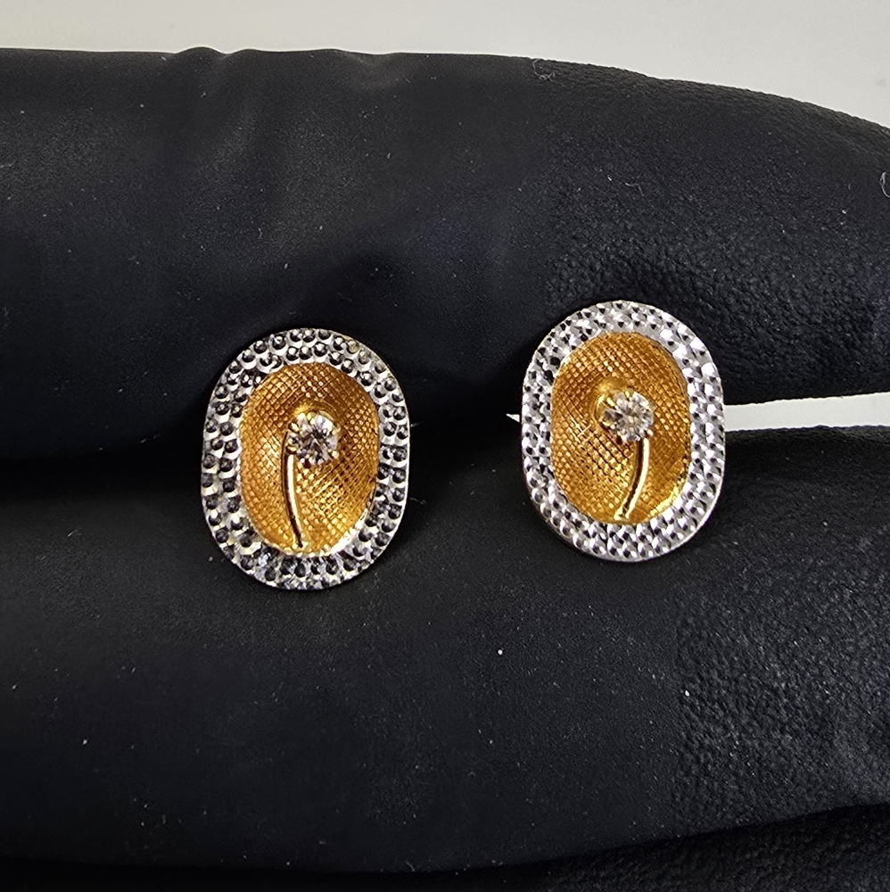 Majestic 22K Gold Earrings – A Symphony of Timeless Elegance and Radiant